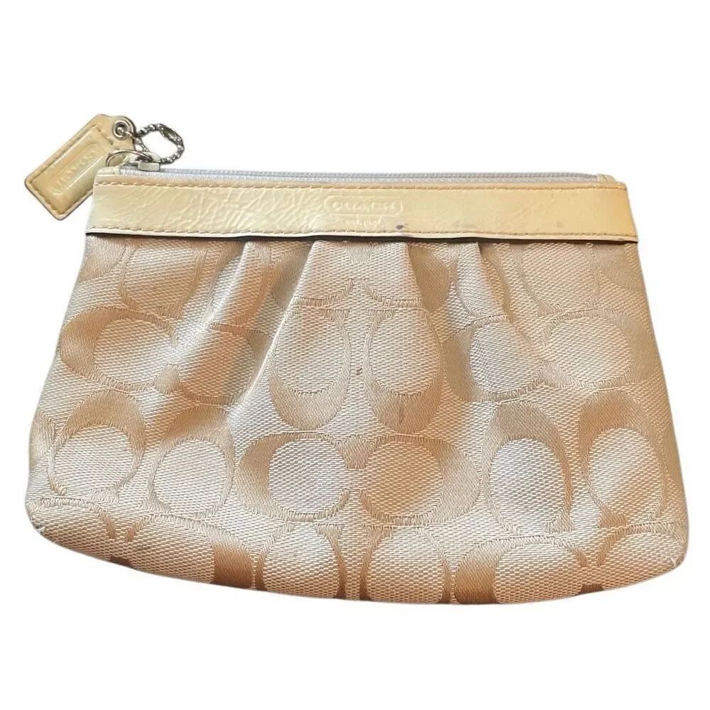 Coach Patent Leather Wristlet Bone Creme Classic Coin Purse Wallet Accessory